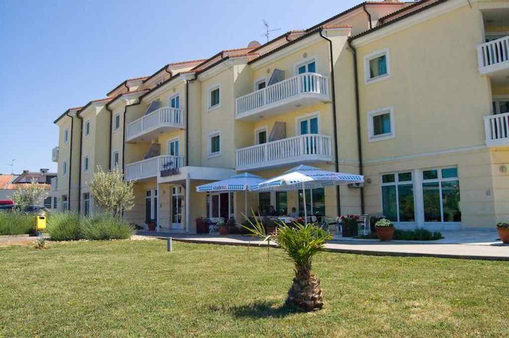 Hotel Arcus Residence Медулин Экстерьер фото