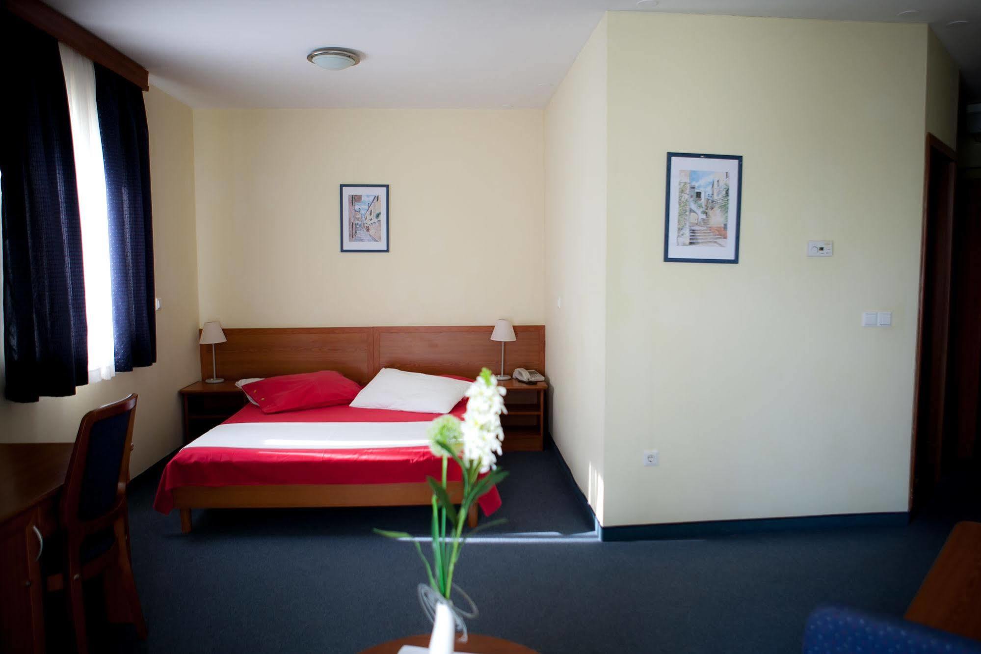 Hotel Arcus Residence Медулин Экстерьер фото
