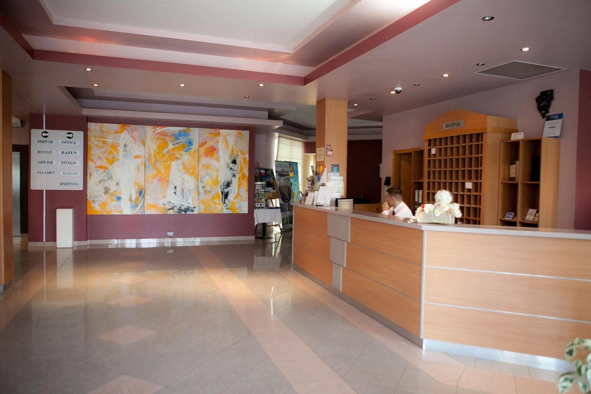 Hotel Arcus Residence Медулин Экстерьер фото