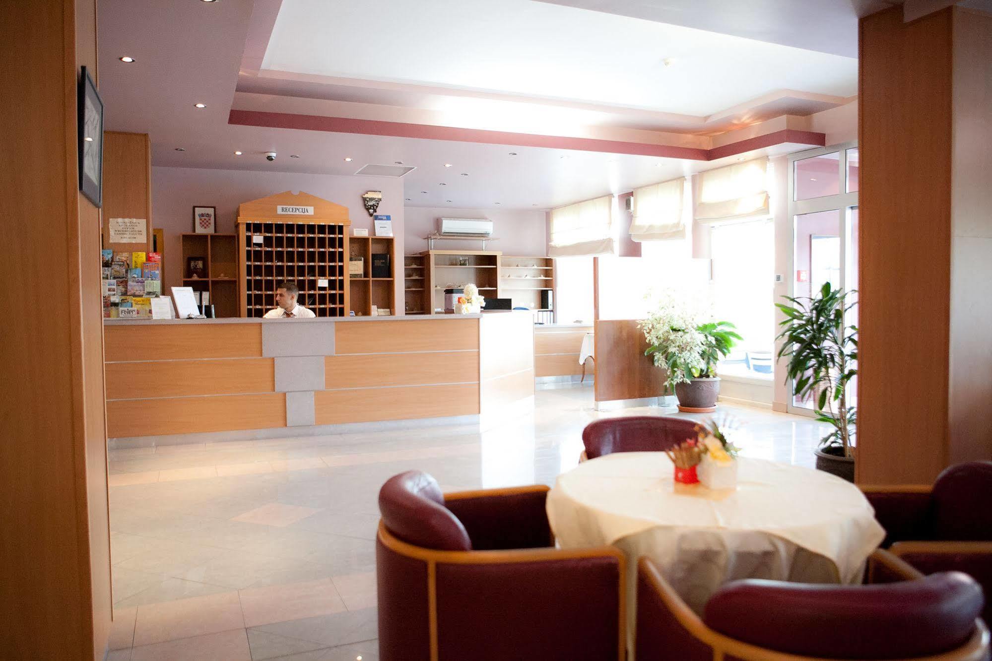 Hotel Arcus Residence Медулин Экстерьер фото